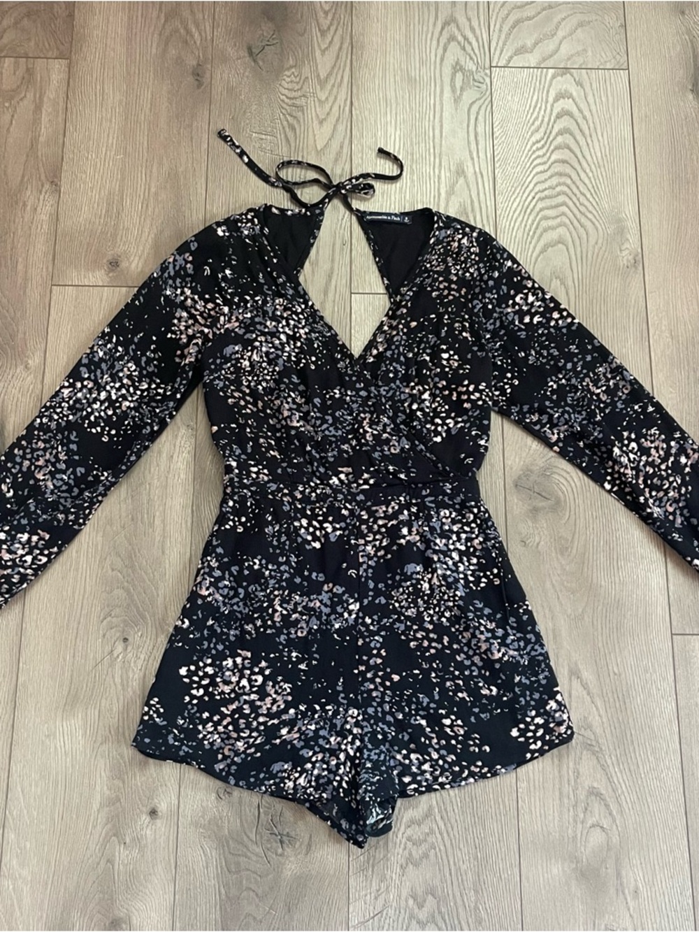 Abercrombie and Fitch Women’s Small Black Floral Printed Long Sleeve Romper